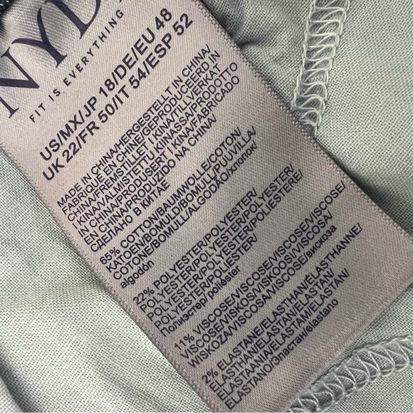 NYDJ capri jeans with frayed released hem - Picture 7 of 7